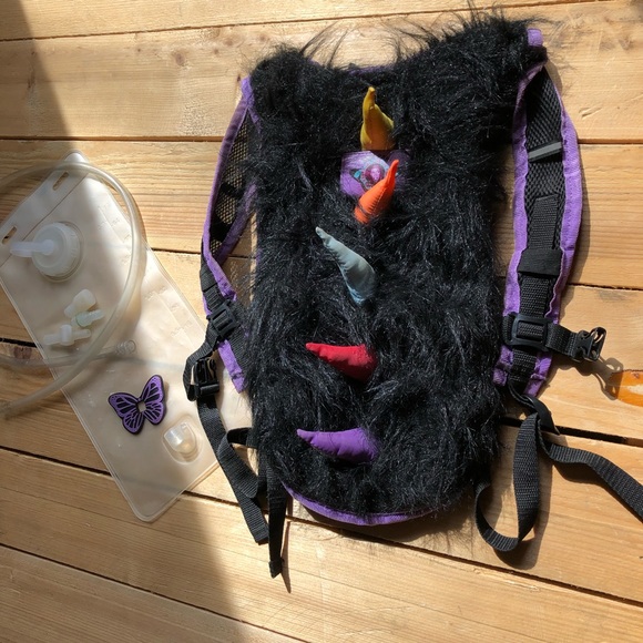 Fuzzy Spike Hydration Pack DanPak - Picture 3 of 8